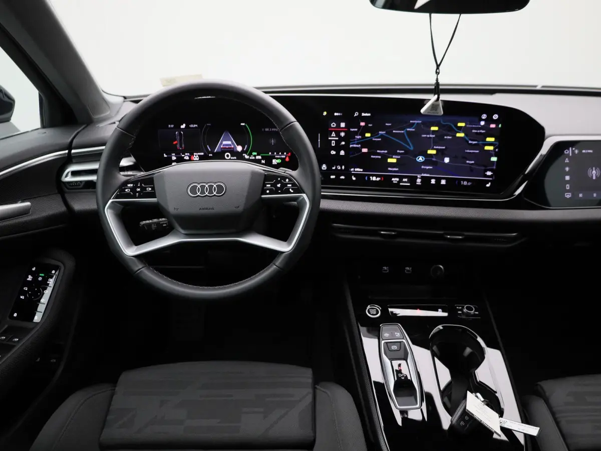 Avant 2.0 quattro S edition 299 PK | Adaptive cruise control | Climate control | 360 graden camera | Dodehoekdetectie | Matrix LED | RS Carbon Styling Pack | Verwarmde voorstoelen | Smartpho