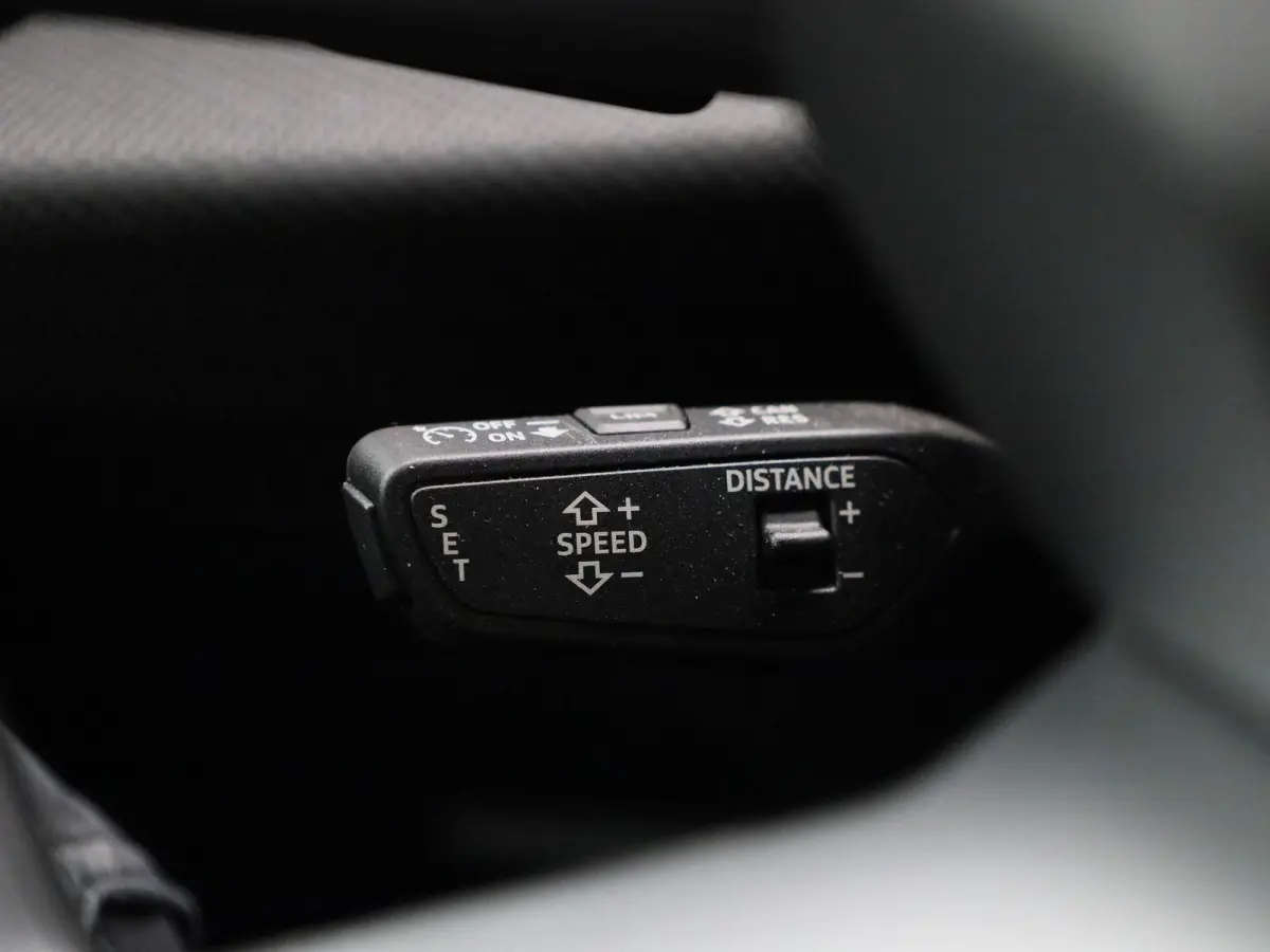 Avant 2.0 quattro S edition 299 PK | Adaptive cruise control | Climate control | 360 graden camera | Dodehoekdetectie | Matrix LED | RS Carbon Styling Pack | Verwarmde voorstoelen | Smartpho
