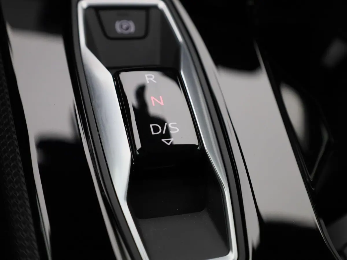 Avant 2.0 quattro S edition 299 PK | Adaptive cruise control | Climate control | 360 graden camera | Dodehoekdetectie | Matrix LED | RS Carbon Styling Pack | Verwarmde voorstoelen | Smartpho