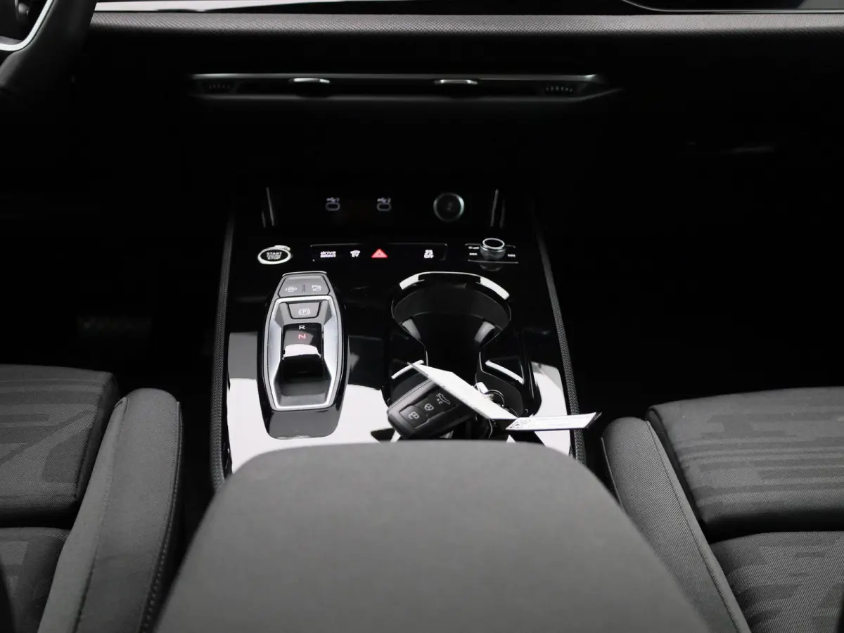Avant 2.0 quattro S edition 299 PK | Adaptive cruise control | Climate control | 360 graden camera | Dodehoekdetectie | Matrix LED | RS Carbon Styling Pack | Verwarmde voorstoelen | Smartpho