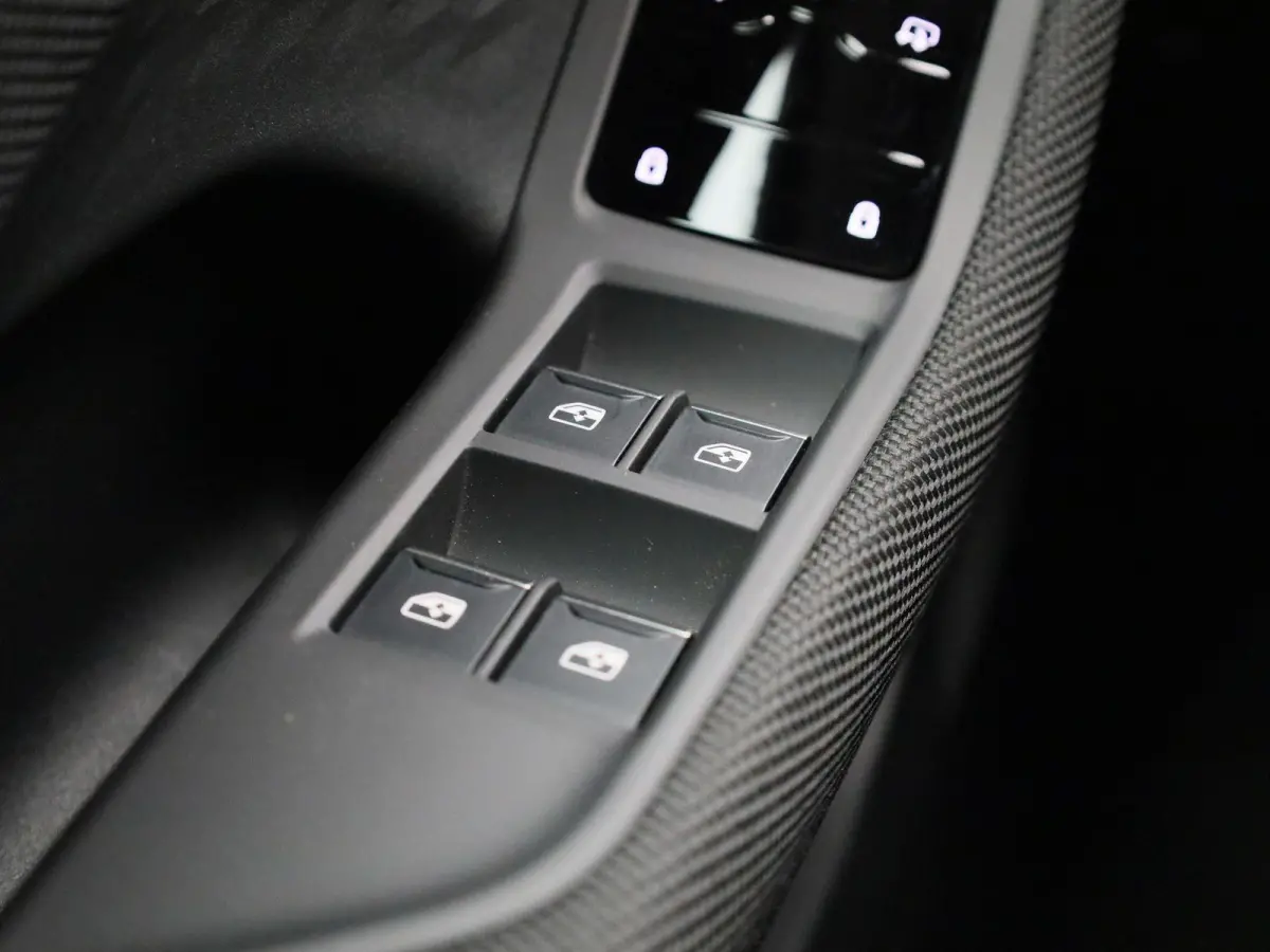 Avant 2.0 quattro S edition 299 PK | Adaptive cruise control | Climate control | 360 graden camera | Dodehoekdetectie | Matrix LED | RS Carbon Styling Pack | Verwarmde voorstoelen | Smartpho