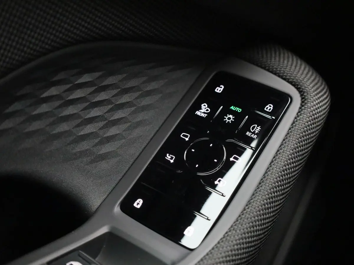 Avant 2.0 quattro S edition 299 PK | Adaptive cruise control | Climate control | 360 graden camera | Dodehoekdetectie | Matrix LED | RS Carbon Styling Pack | Verwarmde voorstoelen | Smartpho