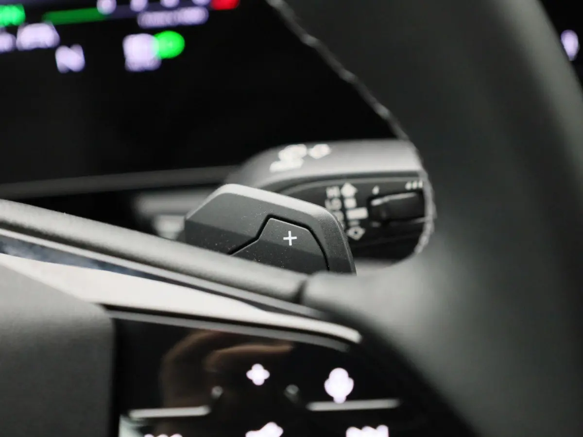 Avant 2.0 quattro S edition 299 PK | Adaptive cruise control | Climate control | 360 graden camera | Dodehoekdetectie | Matrix LED | RS Carbon Styling Pack | Verwarmde voorstoelen | Smartpho