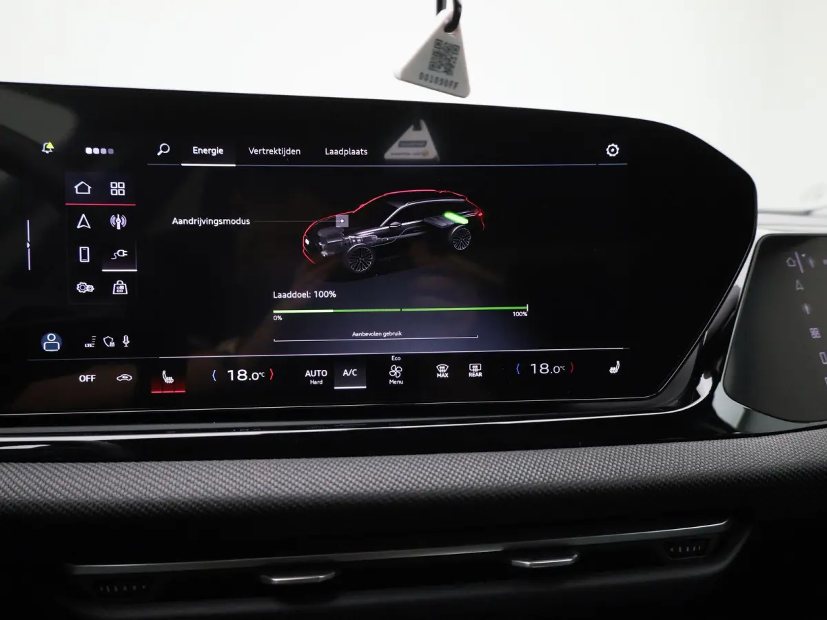 Avant 2.0 quattro S edition 299 PK | Adaptive cruise control | Climate control | 360 graden camera | Dodehoekdetectie | Matrix LED | RS Carbon Styling Pack | Verwarmde voorstoelen | Smartpho