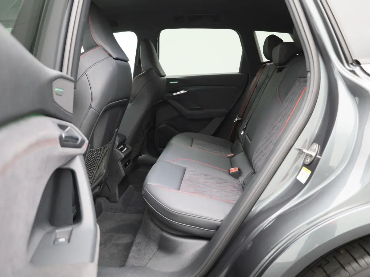 SQ6 quattro 100 kWh 490 PK | Adaptive cruise control | 360 graden camera | Dodehoekdetectie | Bang & Olufsen 3D | Elekt. verstelbare voorstoelen | Climate control | Lichtpakket plus ambient 