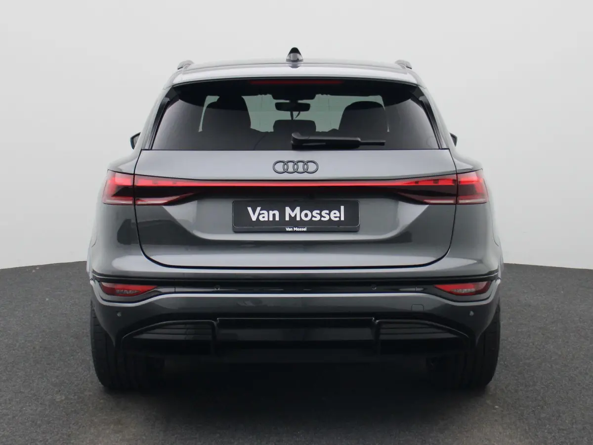 SQ6 quattro 100 kWh | Adaptive cruise control | 360 graden camera | Dodehoekdetectie | Bang & Olufsen 3D | Elekt. verstelbare voorstoelen | Climate control | Lichtpakket plus ambient light |