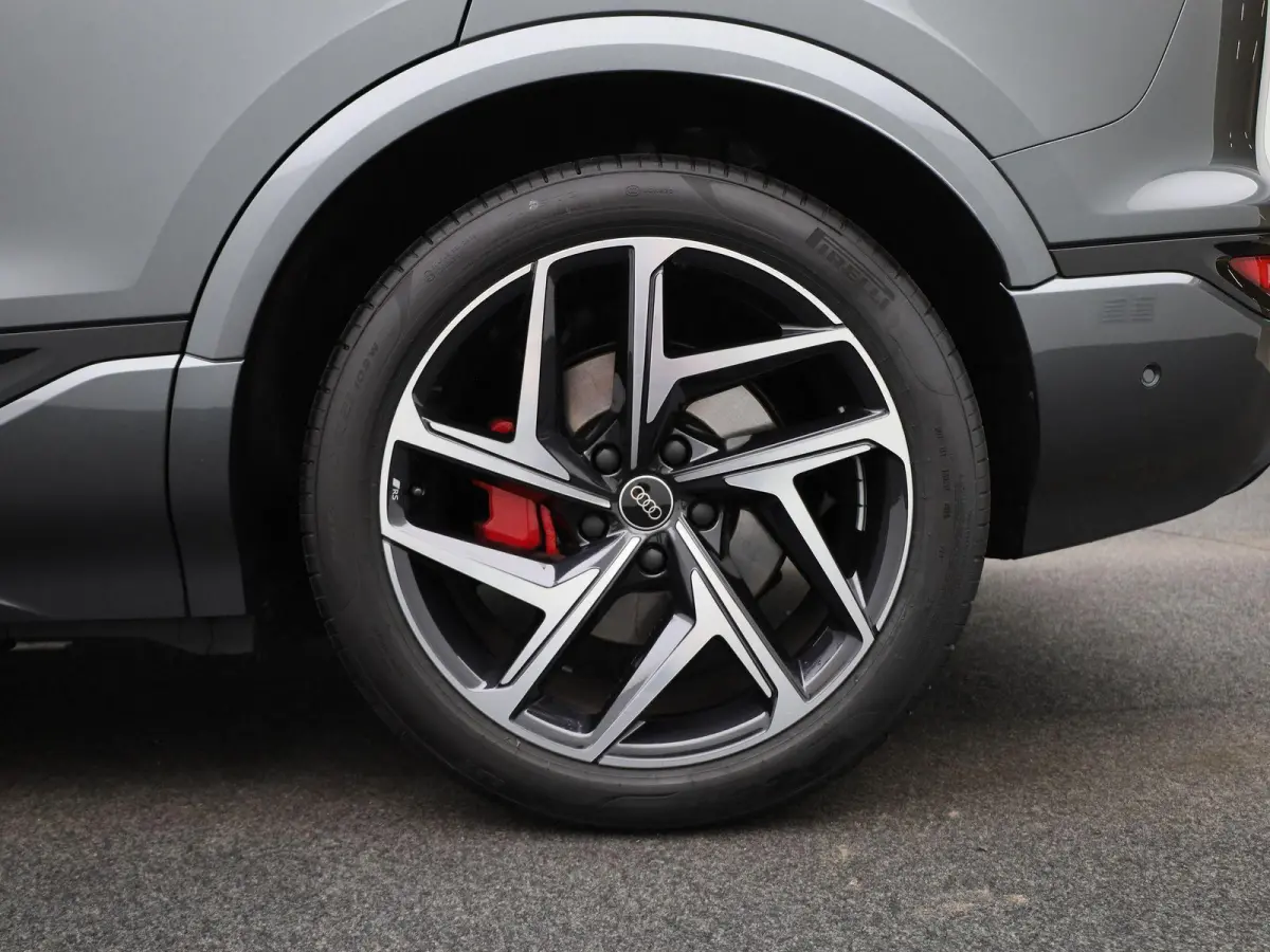 SQ6 quattro 100 kWh 490 PK | Adaptive cruise control | 360 graden camera | Dodehoekdetectie | Bang & Olufsen 3D | Elekt. verstelbare voorstoelen | Climate control | Lichtpakket plus ambient 