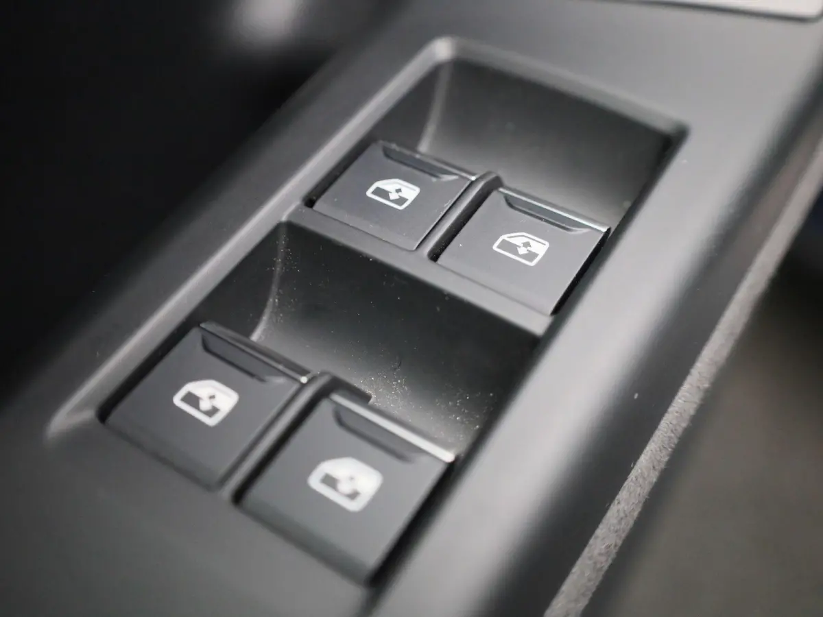 edition quattro 100 kWh 387 PK | SoH 99% | S line | Automaat | Augmented reality head-up display | Trekhaak | Luchtvering | Bang & Olufsen Premium 3D | Elektrisch verstelbaar stuur | Adaptiv