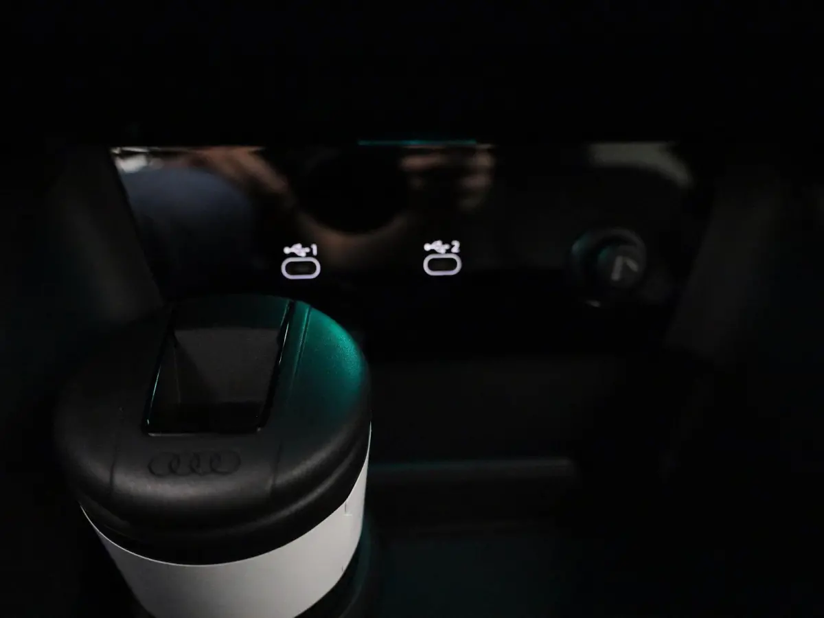 edition quattro 100 kWh 387 PK | SoH 99% | S line | Automaat | Augmented reality head-up display | Trekhaak | Luchtvering | Bang & Olufsen Premium 3D | Elektrisch verstelbaar stuur | Adaptiv