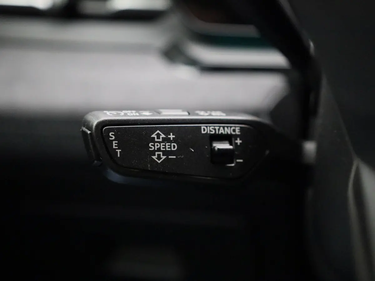 edition quattro 100 kWh 387 PK | SoH 99% | S line | Automaat | Augmented reality head-up display | Trekhaak | Luchtvering | Bang & Olufsen Premium 3D | Elektrisch verstelbaar stuur | Adaptiv