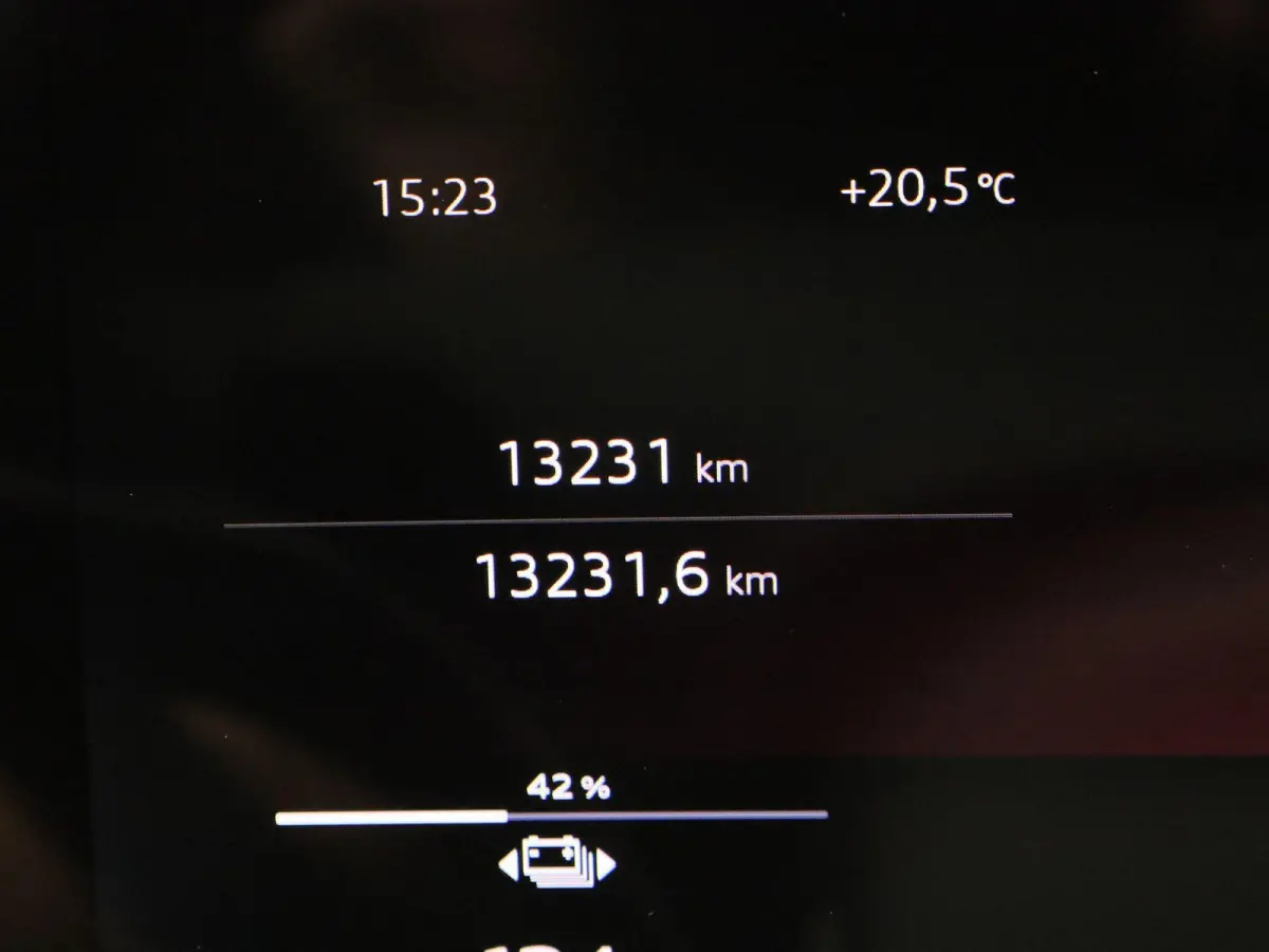 edition quattro 100 kWh 387 PK | SoH 99% | S line | Automaat | Augmented reality head-up display | Trekhaak | Luchtvering | Bang & Olufsen Premium 3D | Elektrisch verstelbaar stuur | Adaptiv