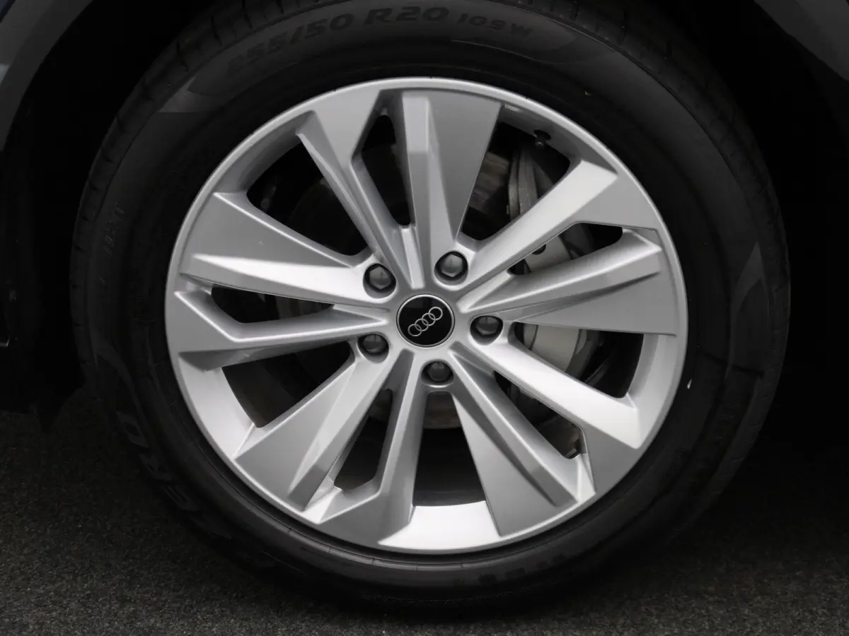edition quattro 100 kWh 387 PK | SoH 99% | S line | Automaat | Augmented reality head-up display | Trekhaak | Luchtvering | Bang & Olufsen Premium 3D | Elektrisch verstelbaar stuur | Adaptiv