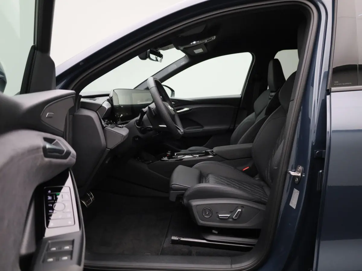 edition quattro 100 kWh 387 PK | SoH 99% | S line | Automaat | Augmented reality head-up display | Trekhaak | Luchtvering | Bang & Olufsen Premium 3D | Elektrisch verstelbaar stuur | Adaptiv