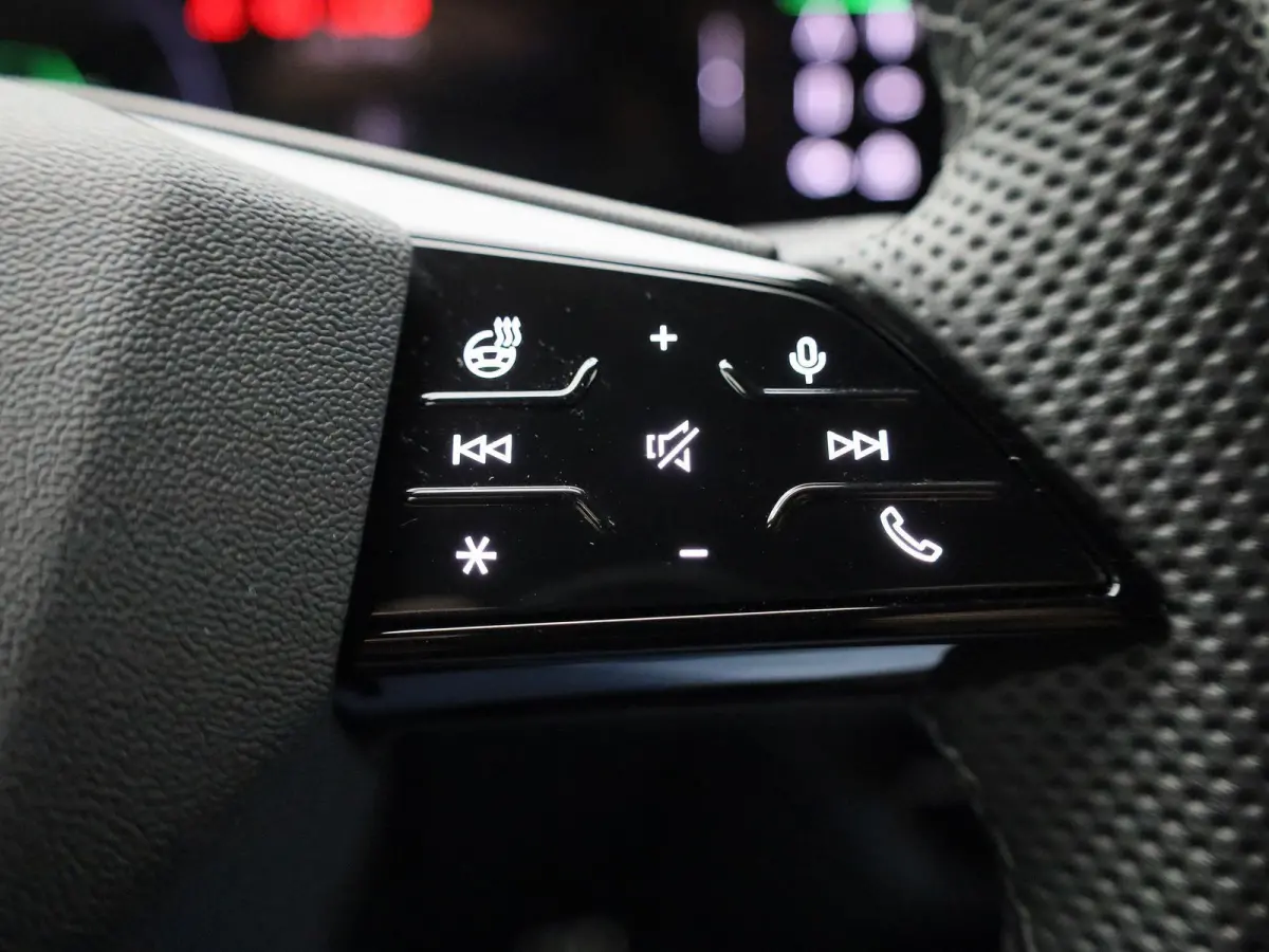 edition quattro 100 kWh 387 PK | SoH 99% | S line | Automaat | Augmented reality head-up display | Trekhaak | Luchtvering | Bang & Olufsen Premium 3D | Elektrisch verstelbaar stuur | Adaptiv