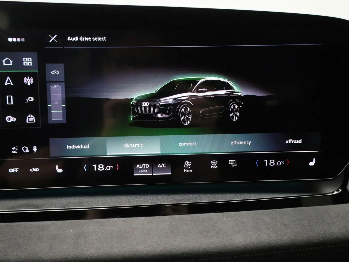 edition quattro 100 kWh 387 PK | SoH 99% | S line | Automaat | Augmented reality head-up display | Trekhaak | Luchtvering | Bang & Olufsen Premium 3D | Elektrisch verstelbaar stuur | Adaptiv