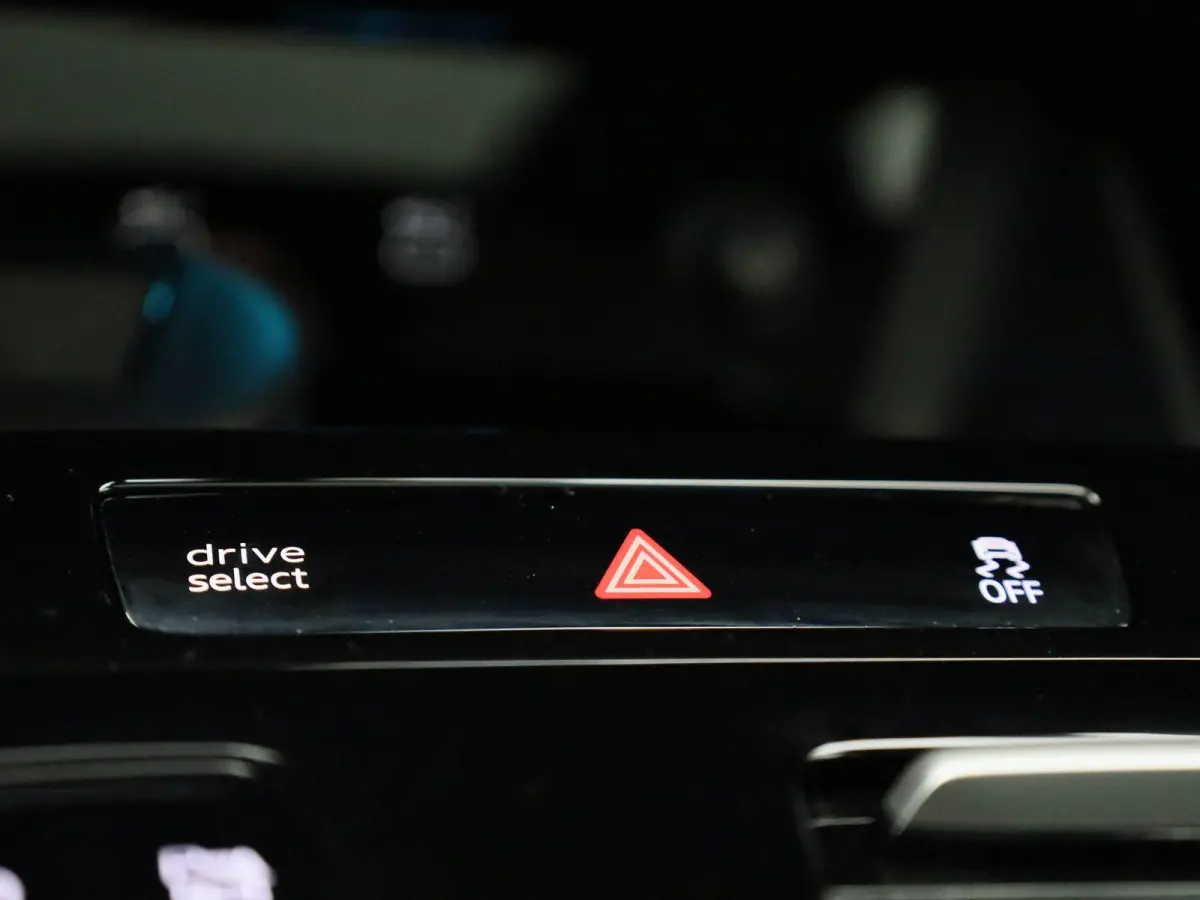 edition quattro 100 kWh 387 PK | Adaptive cruise control | Glazen panoramadak | Bang & Olufsen | Luchtvering | Dodehoekdetectie | 360 graden camera | Stuurverwarming | Stoelverwarming voor &