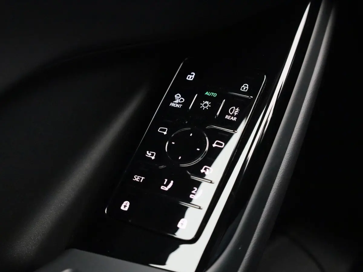 edition quattro 100 kWh 387 PK | Adaptive cruise control | Glazen panoramadak | Bang & Olufsen | Luchtvering | Dodehoekdetectie | 360 graden camera | Stuurverwarming | Stoelverwarming voor &