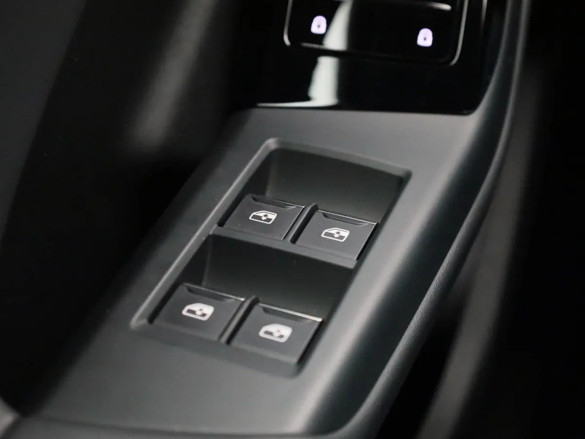 edition quattro 100 kWh 387 PK | Adaptive cruise control | Glazen panoramadak | Bang & Olufsen | Luchtvering | Dodehoekdetectie | 360 graden camera | Stuurverwarming | Stoelverwarming voor &