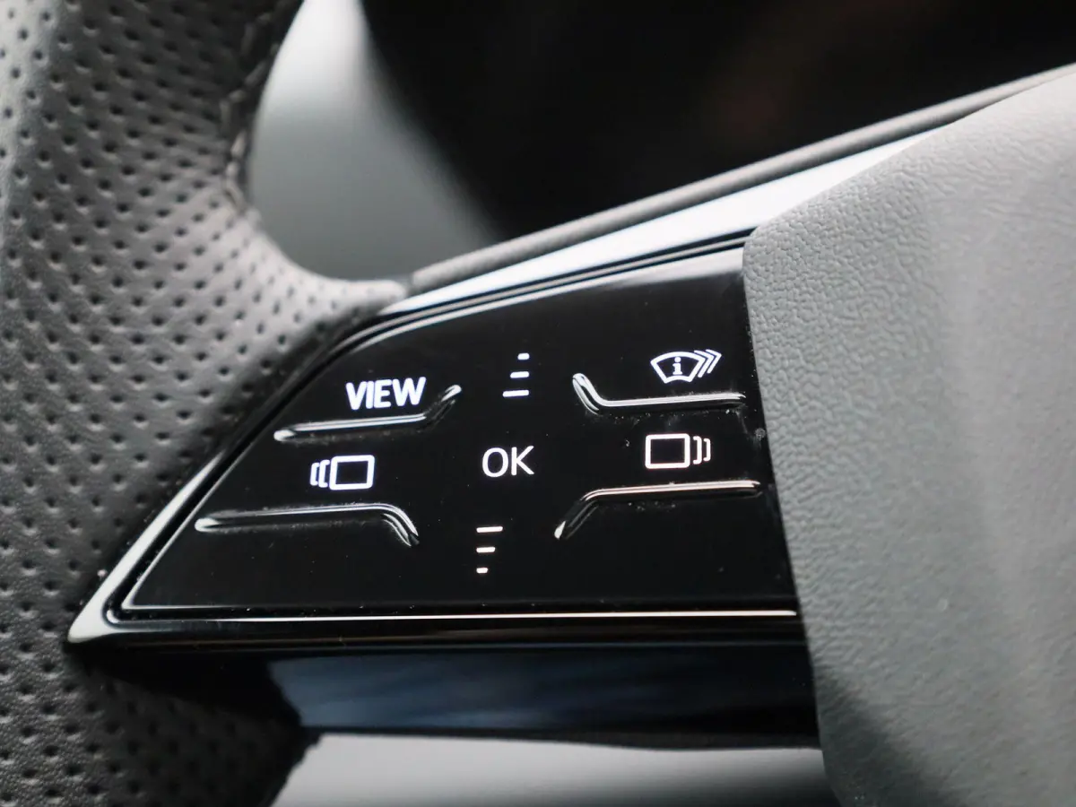 edition quattro 100 kWh 387 PK | Adaptive cruise control | Glazen panoramadak | Bang & Olufsen | Luchtvering | Dodehoekdetectie | 360 graden camera | Stuurverwarming | Stoelverwarming voor &