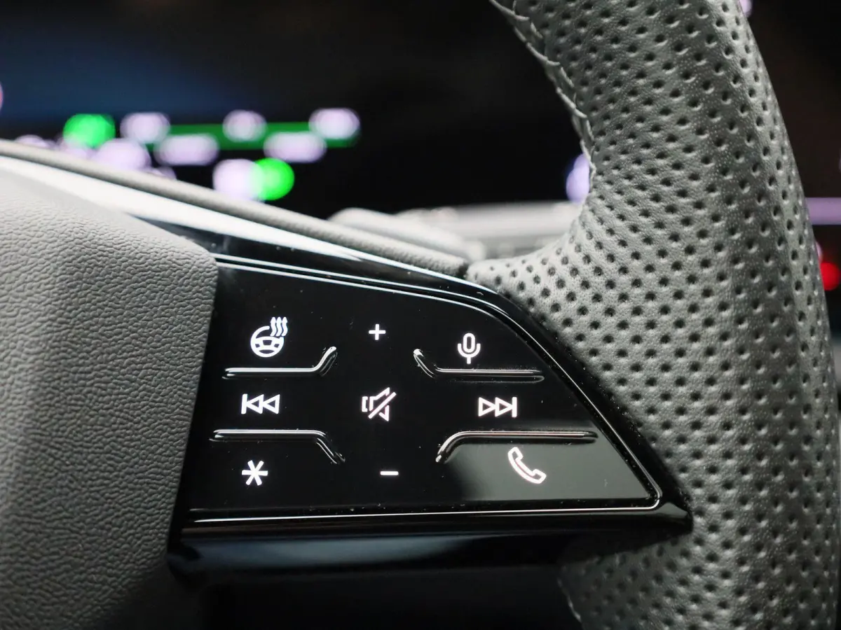 edition quattro 100 kWh 387 PK | Adaptive cruise control | Glazen panoramadak | Bang & Olufsen | Luchtvering | Dodehoekdetectie | 360 graden camera | Stuurverwarming | Stoelverwarming voor &