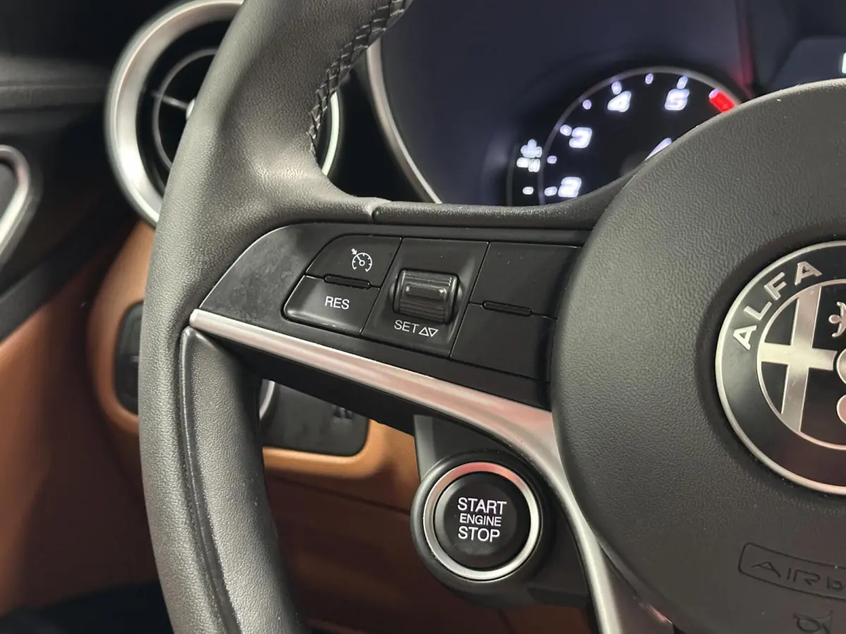 2.0T Super LEER NAVI CRUISE CAMERA 77000 KM.