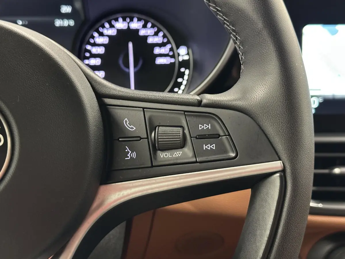 2.0T Super LEER NAVI CRUISE CAMERA 77000 KM.