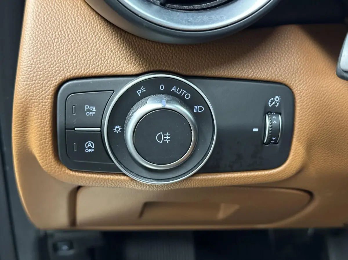 2.0T Super LEER NAVI CRUISE CAMERA 77000 KM.