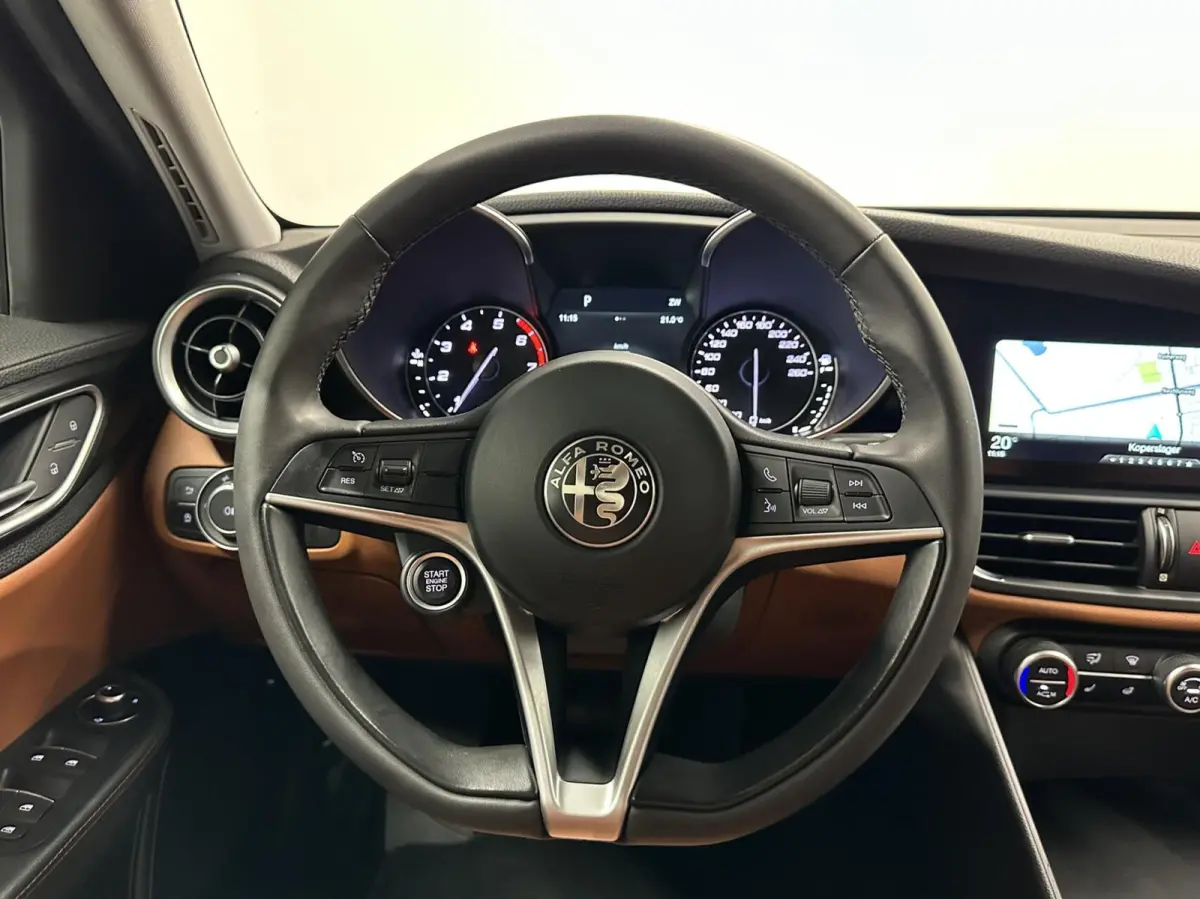 2.0T Super LEER NAVI CRUISE CAMERA 77000 KM.
