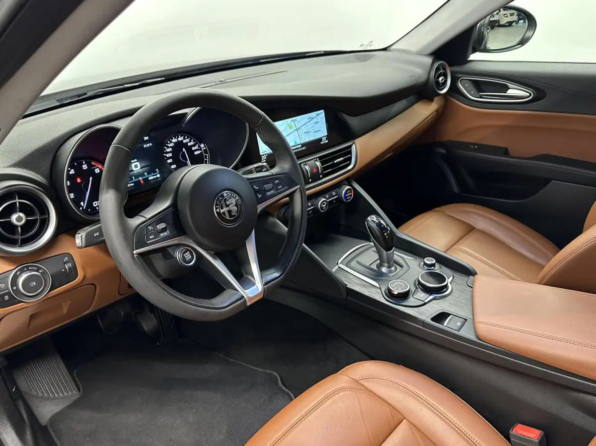 2.0T Super LEER NAVI CRUISE CAMERA 77000 KM.