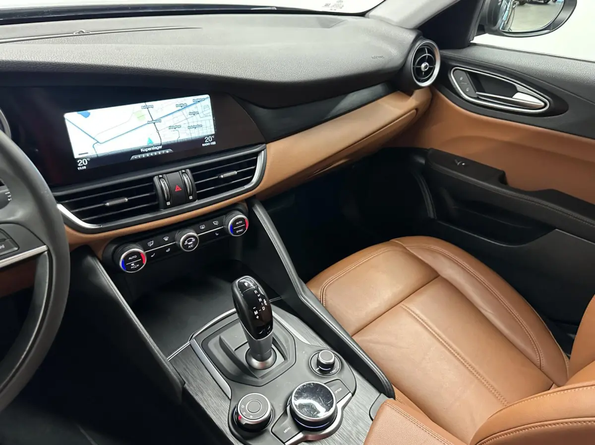 2.0T Super LEER NAVI CRUISE CAMERA 77000 KM.