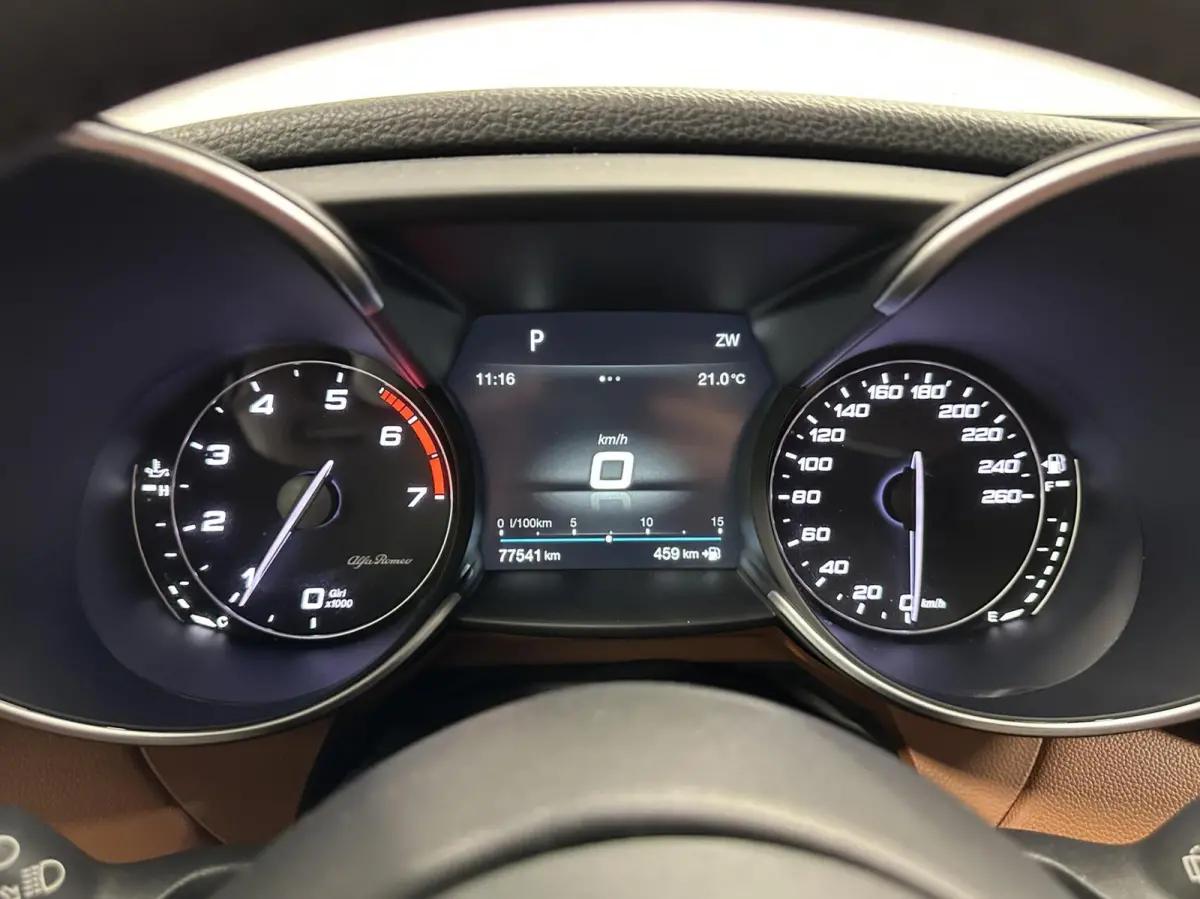 2.0T Super LEER NAVI CRUISE CAMERA 77000 KM.