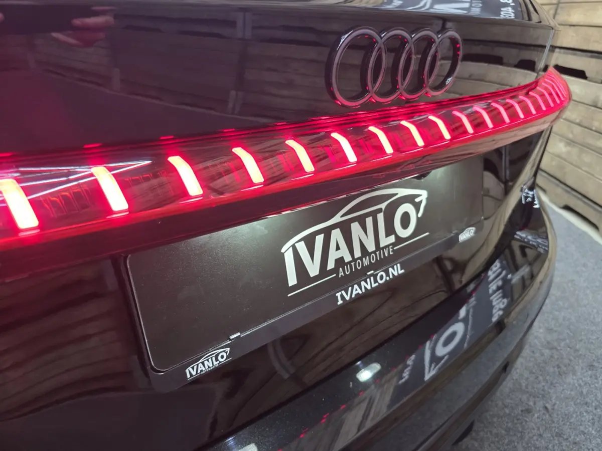 Avant 2.0 quattro S edition Competition Pano Bijrijders display Trekhaak 19"LM