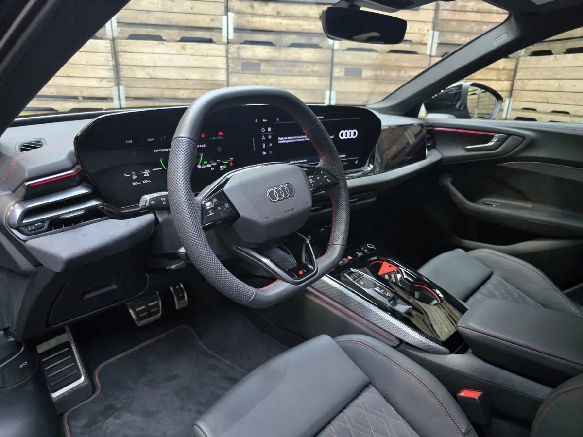 Avant 2.0 quattro S edition Competition Pano Bijrijders display Trekhaak 19"LM