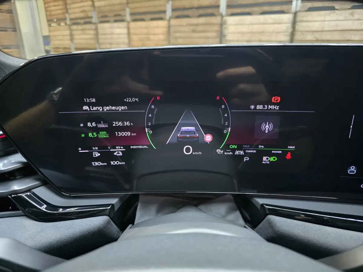 Avant 2.0 quattro S edition Competition Pano Bijrijders display Trekhaak 19"LM
