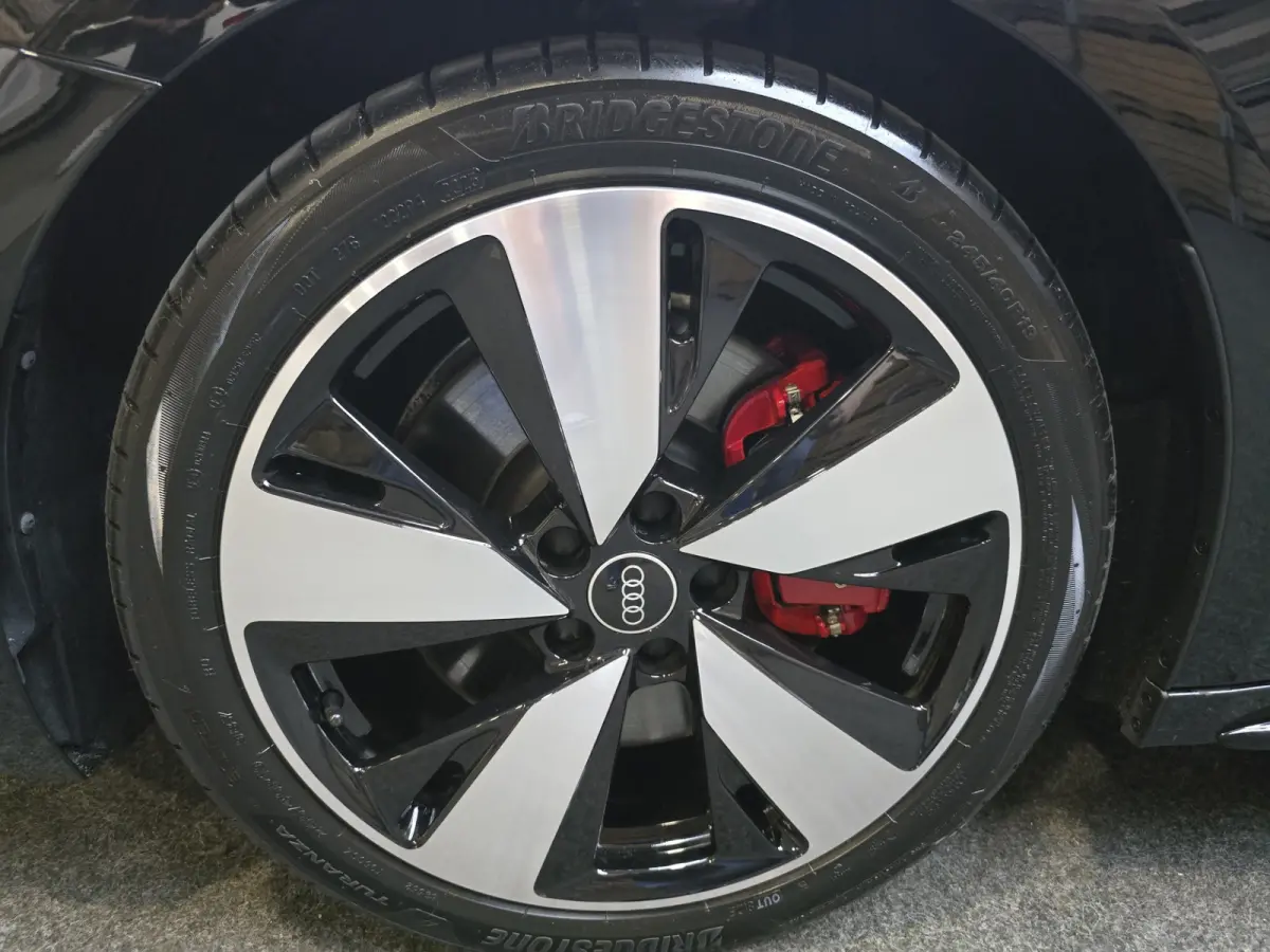 Avant 2.0 quattro S edition Competition Pano Bijrijders display Trekhaak 19"LM