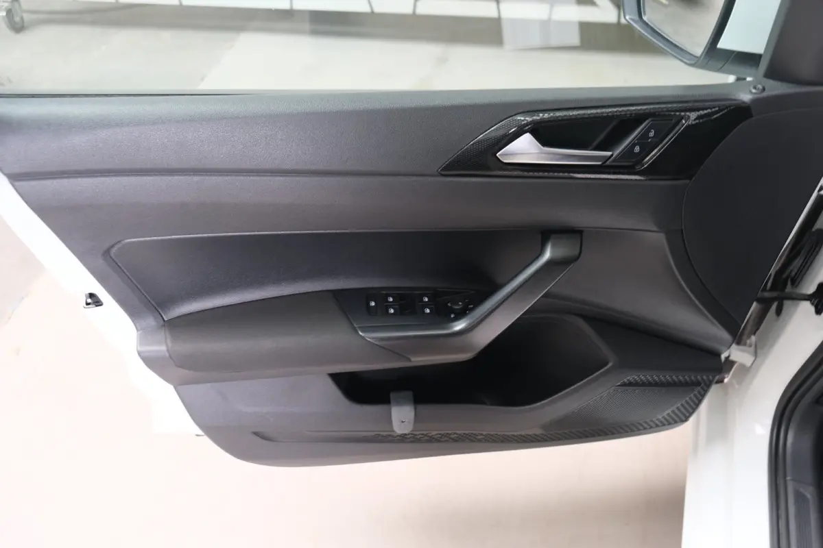 1.0 TSI Life Automaat - N.A.P. Airco, Cruise, Navi, PDC, Carplay, Virtual display.
