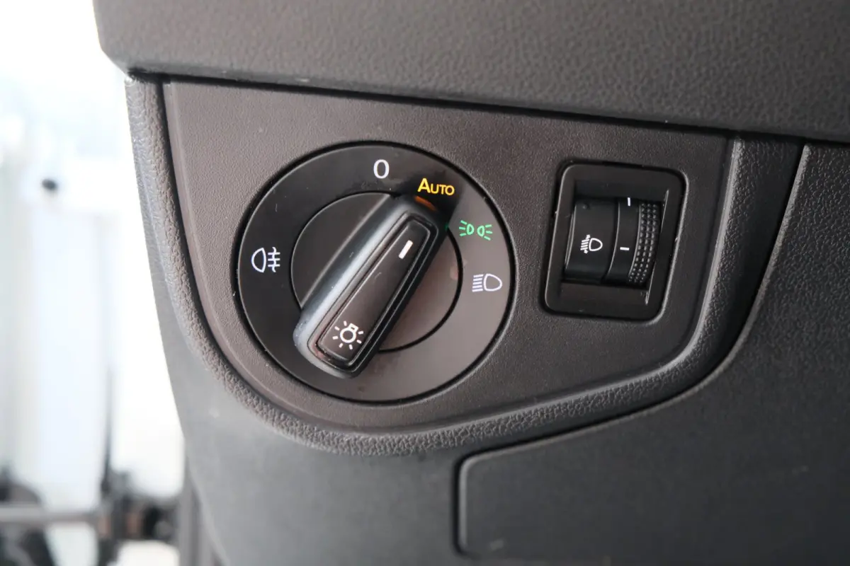 1.0 TSI Life Automaat - N.A.P. Airco, Cruise, Navi, PDC, Carplay, Virtual display.