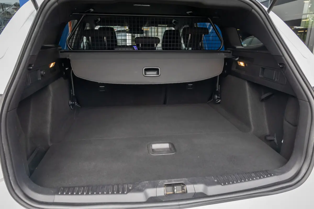 1.0 EcoBoost ST Line Business | Trekhaak | Apple Carplay/Android Auto | Parkeersensoren Voor/Achter | Lane Asist | | Apple Carplay/Android Auto|telefoonintegratie premium | Parkeersensor ach