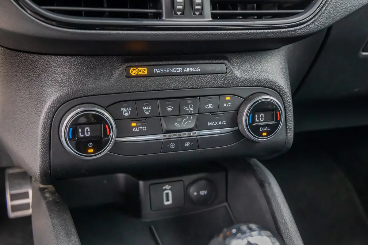 1.0 EcoBoost ST Line Business | Trekhaak | Apple Carplay/Android Auto | Parkeersensoren Voor/Achter | Lane Asist | | Apple Carplay/Android Auto|telefoonintegratie premium | Parkeersensor ach