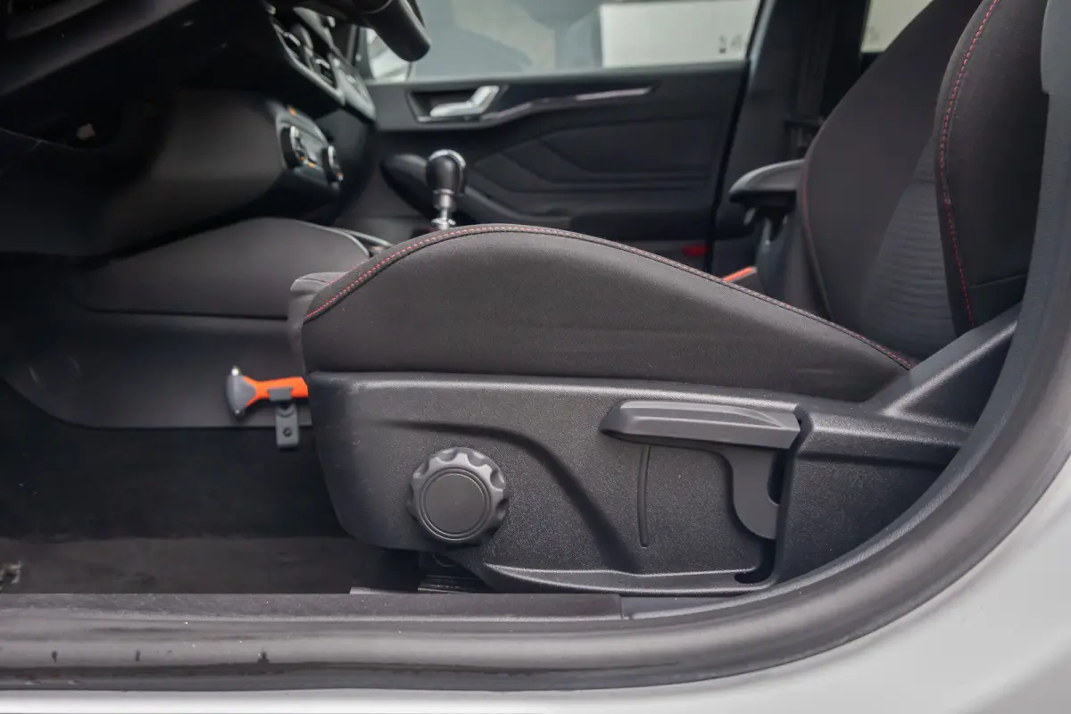 1.0 EcoBoost ST Line Business | Trekhaak | Apple Carplay/Android Auto | Parkeersensoren Voor/Achter | Lane Asist | | Apple Carplay/Android Auto|telefoonintegratie premium | Parkeersensor ach
