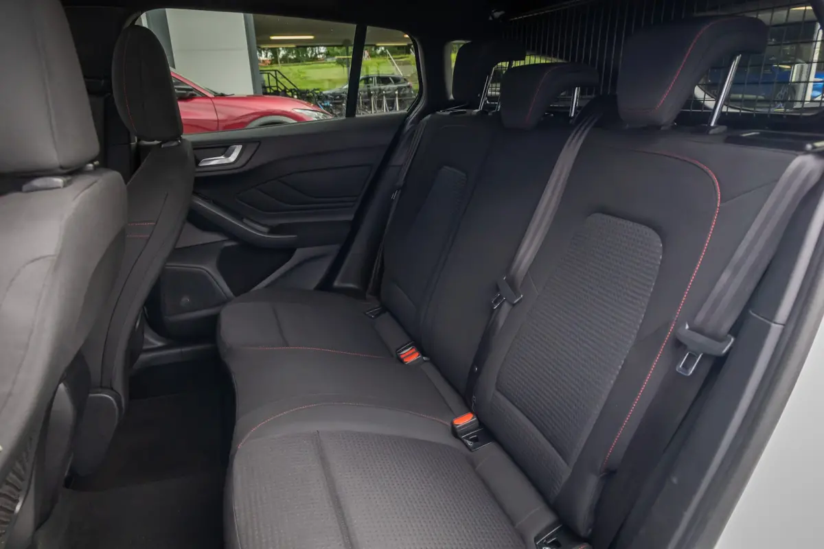 1.0 EcoBoost ST Line Business | Trekhaak | Apple Carplay/Android Auto | Parkeersensoren Voor/Achter | Lane Asist | | Apple Carplay/Android Auto|telefoonintegratie premium | Parkeersensor ach