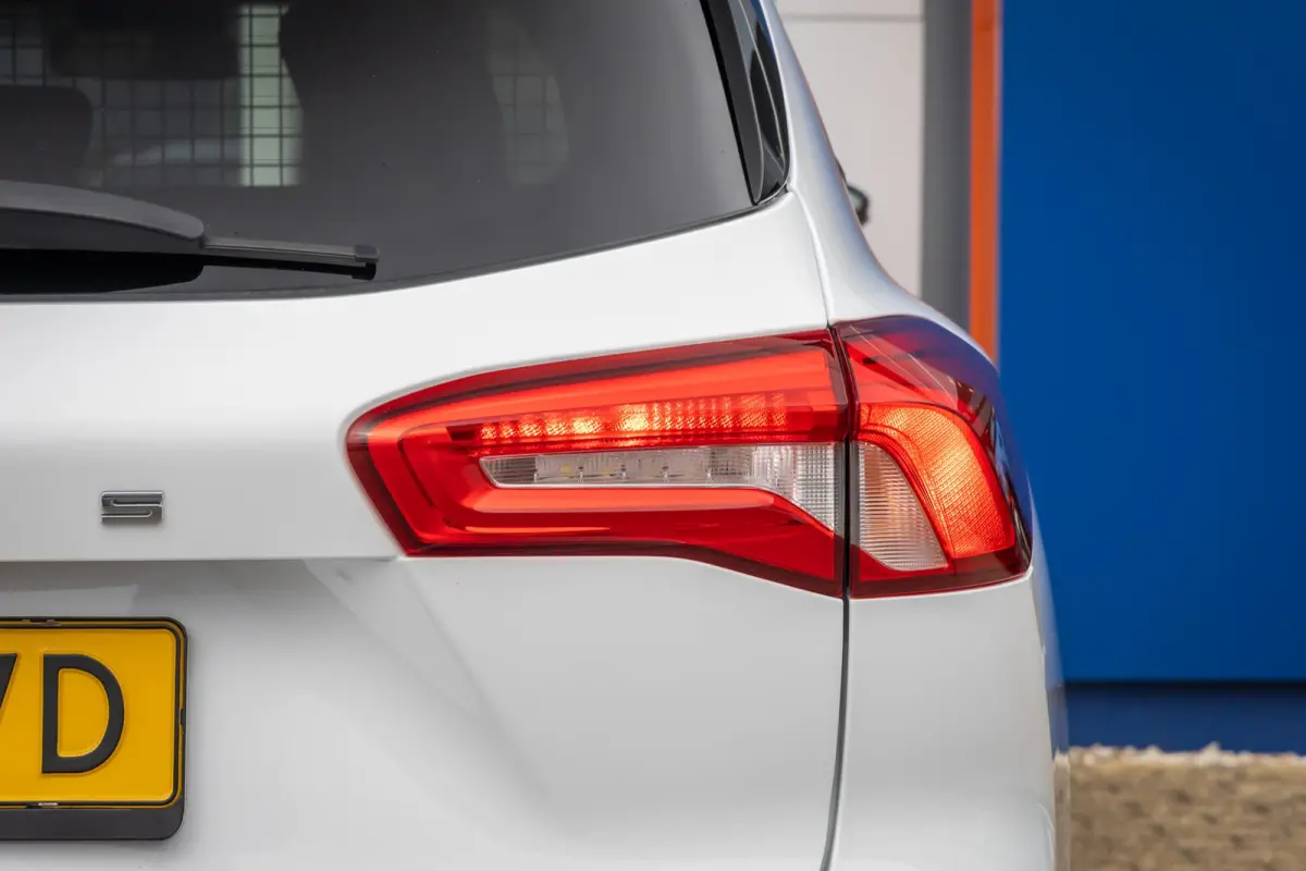 1.0 EcoBoost ST Line Business | Trekhaak | Apple Carplay/Android Auto | Parkeersensoren Voor/Achter | Lane Asist | | Apple Carplay/Android Auto|telefoonintegratie premium | Parkeersensor ach