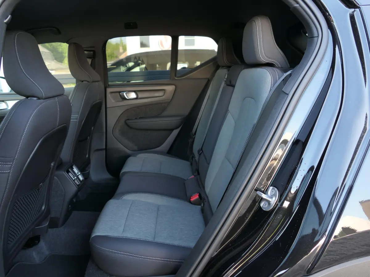 2.0 B3 Plus Black | Harman/Kardon | Memory | Stoel/stuurverwarming | Apple-/Android Carplay | 20 inch zwarte velgen | Draadloze telefoon oplader | Google | BLIS | ACC