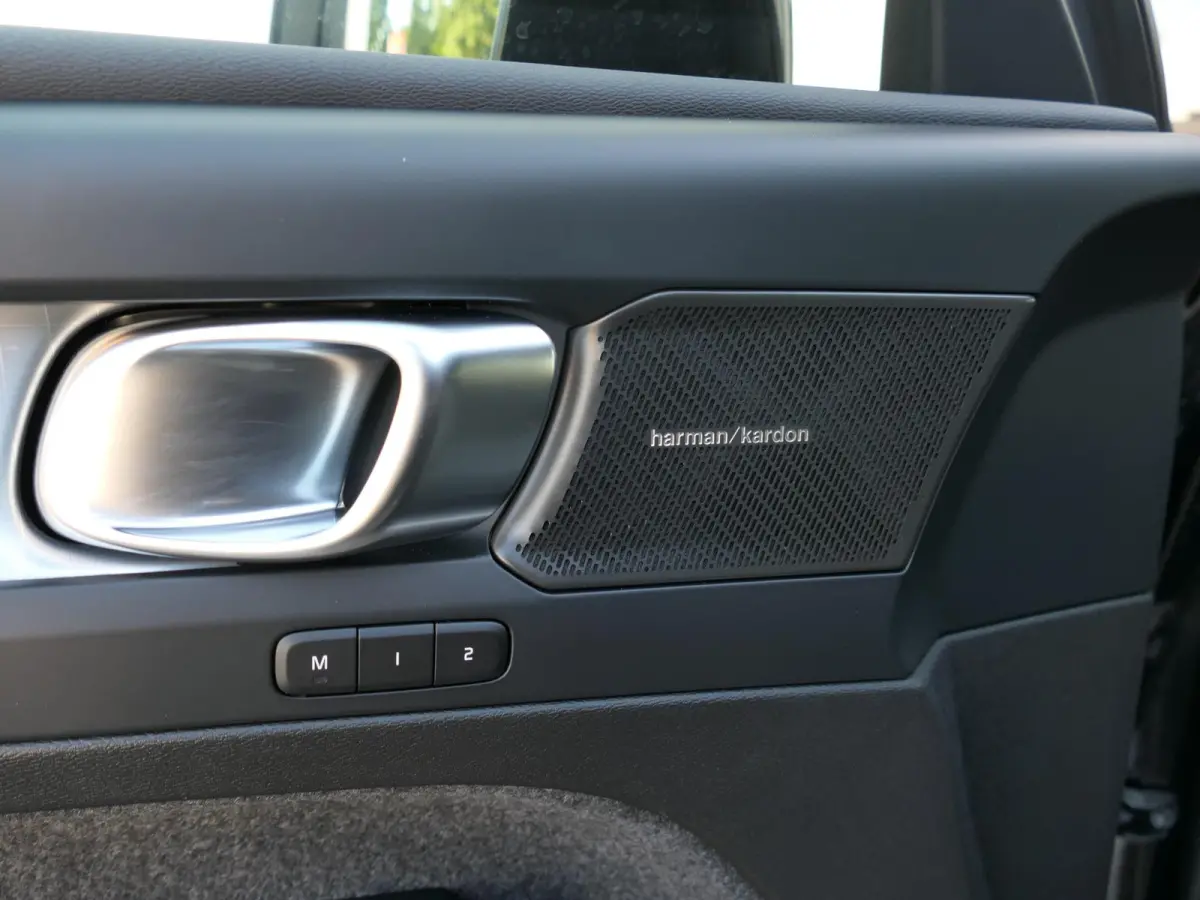 2.0 B3 Plus Black | Harman/Kardon | Memory | Stoel/stuurverwarming | Apple-/Android Carplay | 20 inch zwarte velgen | Draadloze telefoon oplader | Google | BLIS | ACC