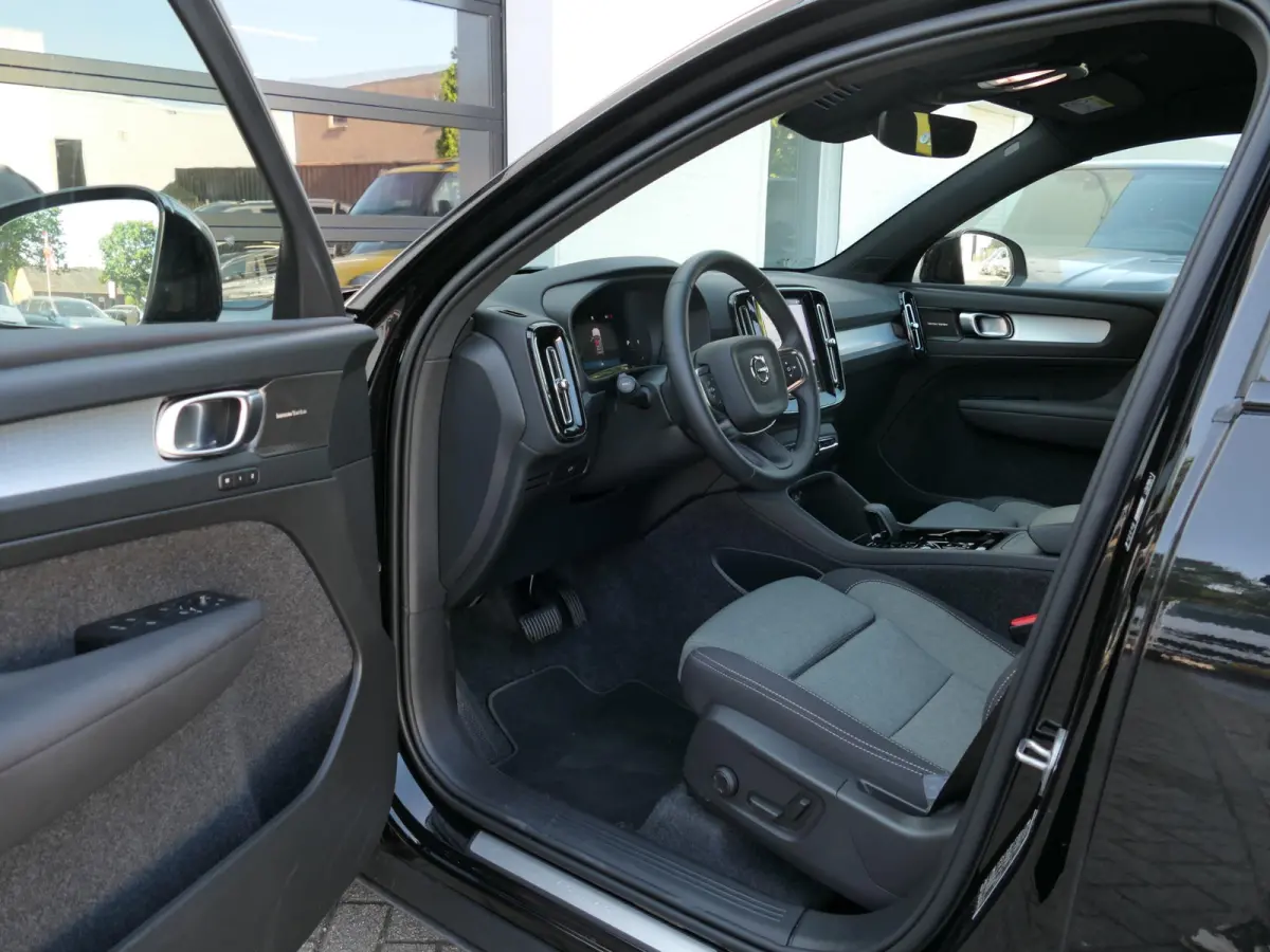 2.0 B3 Plus Black | Harman/Kardon | Memory | Stoel/stuurverwarming | Apple-/Android Carplay | 20 inch zwarte velgen | Draadloze telefoon oplader | Google | BLIS | ACC