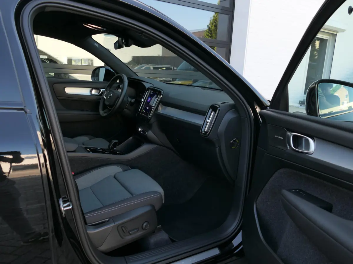 2.0 B3 Plus Black | Harman/Kardon | Memory | Stoel/stuurverwarming | Apple-/Android Carplay | 20 inch zwarte velgen | Draadloze telefoon oplader | Google | BLIS | ACC