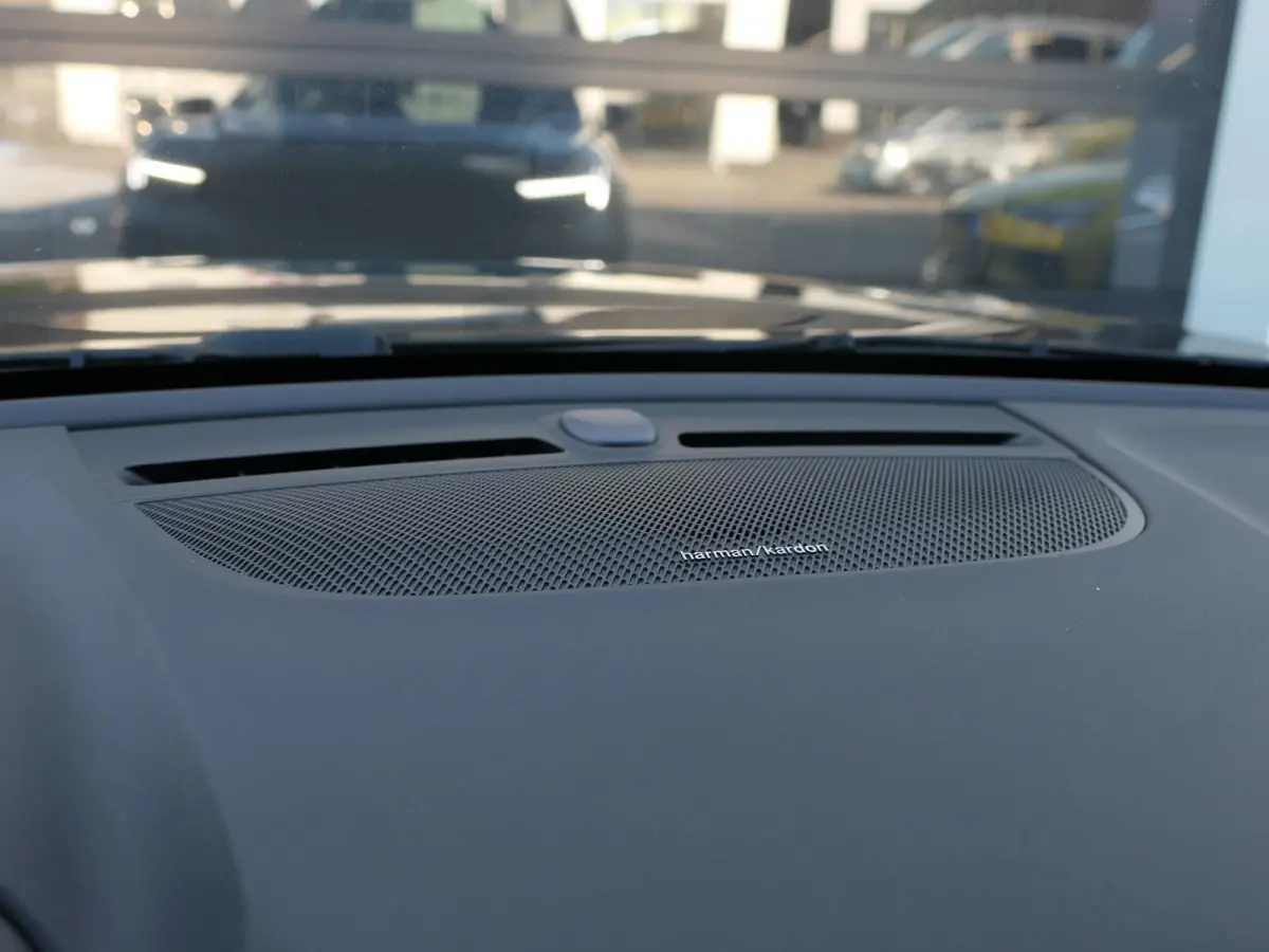 2.0 B3 Plus Black | Harman/Kardon | Memory | Stoel/stuurverwarming | Apple-/Android Carplay | 20 inch zwarte velgen | Draadloze telefoon oplader | Google | BLIS | ACC