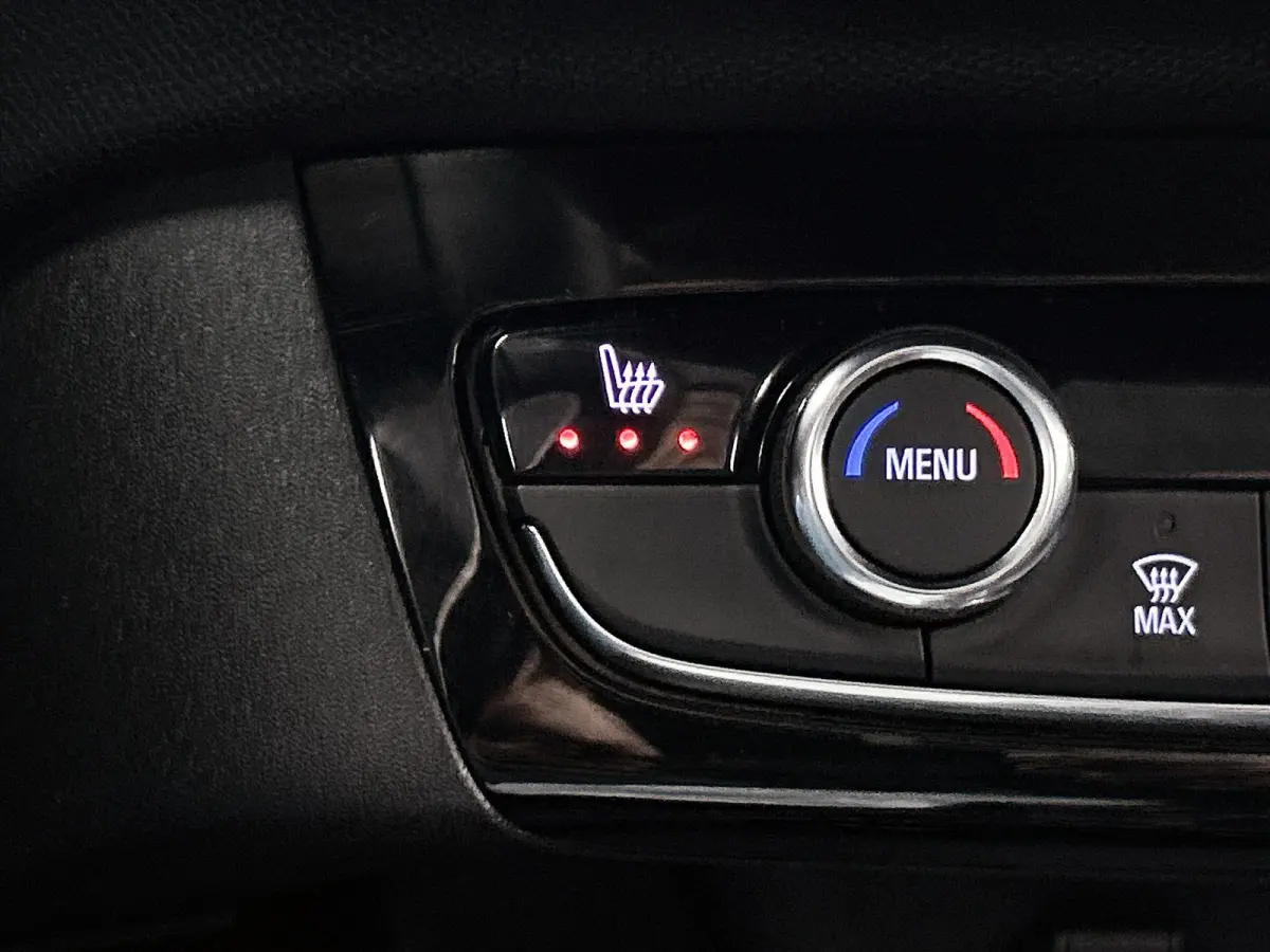 e-Launch Edition 50 kWh Adaptieve Cruise | Stuur + Stoelverwarming | Apple Carplay Android Auto | 17'' | Camera | Draadloos laden |