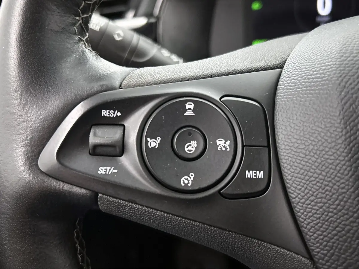 e-Launch Edition 50 kWh Adaptieve Cruise | Stuur + Stoelverwarming | Apple Carplay Android Auto | 17'' | Camera | Draadloos laden |