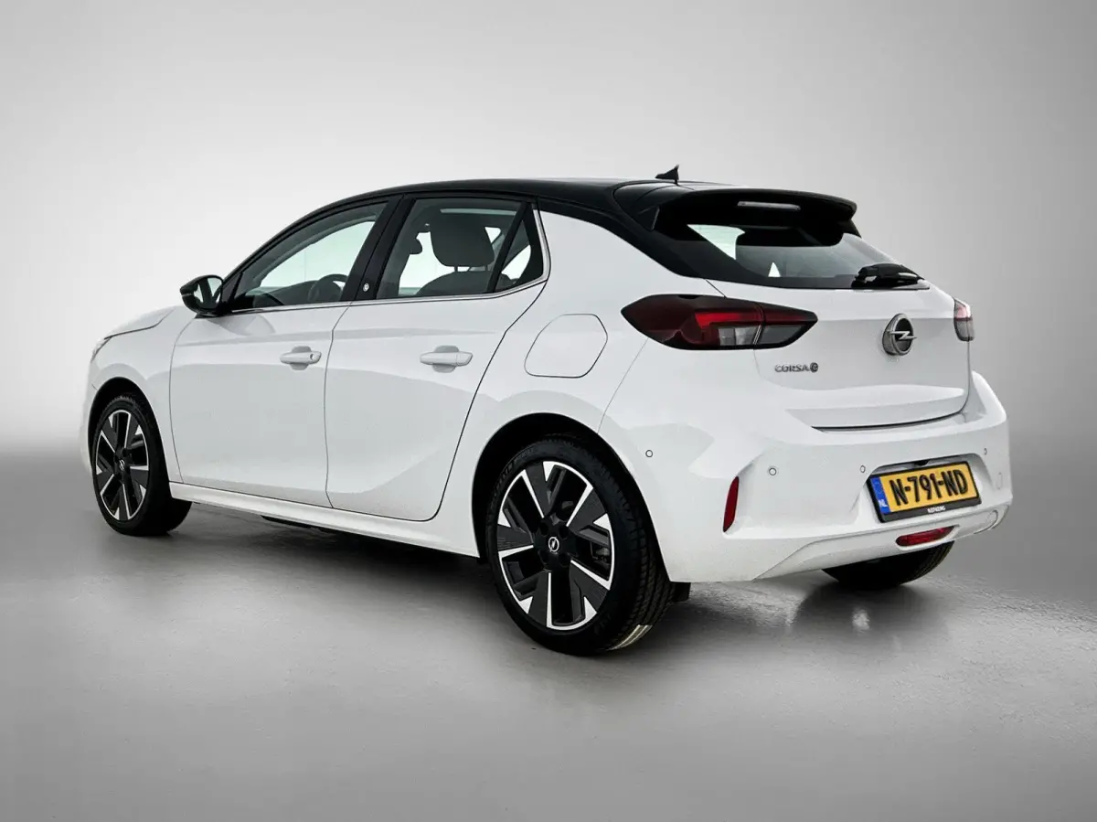 e-Launch Edition 50 kWh Adaptieve Cruise | Stuur + Stoelverwarming | Apple Carplay Android Auto | 17'' | Camera | Draadloos laden |